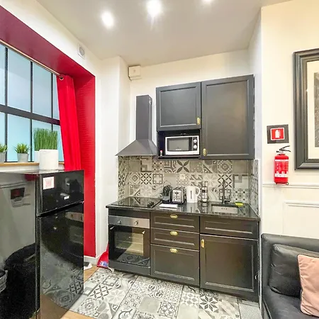 Appartement Urbanflat 55 - Triplex Marylin Monroe In A Historic Passage Parijs