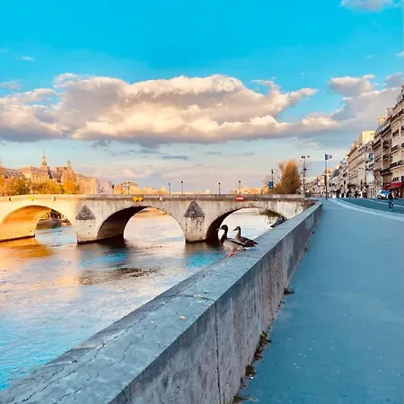 Urbanflat 55 - Triplex Marylin Monroe In A Historic Passage *